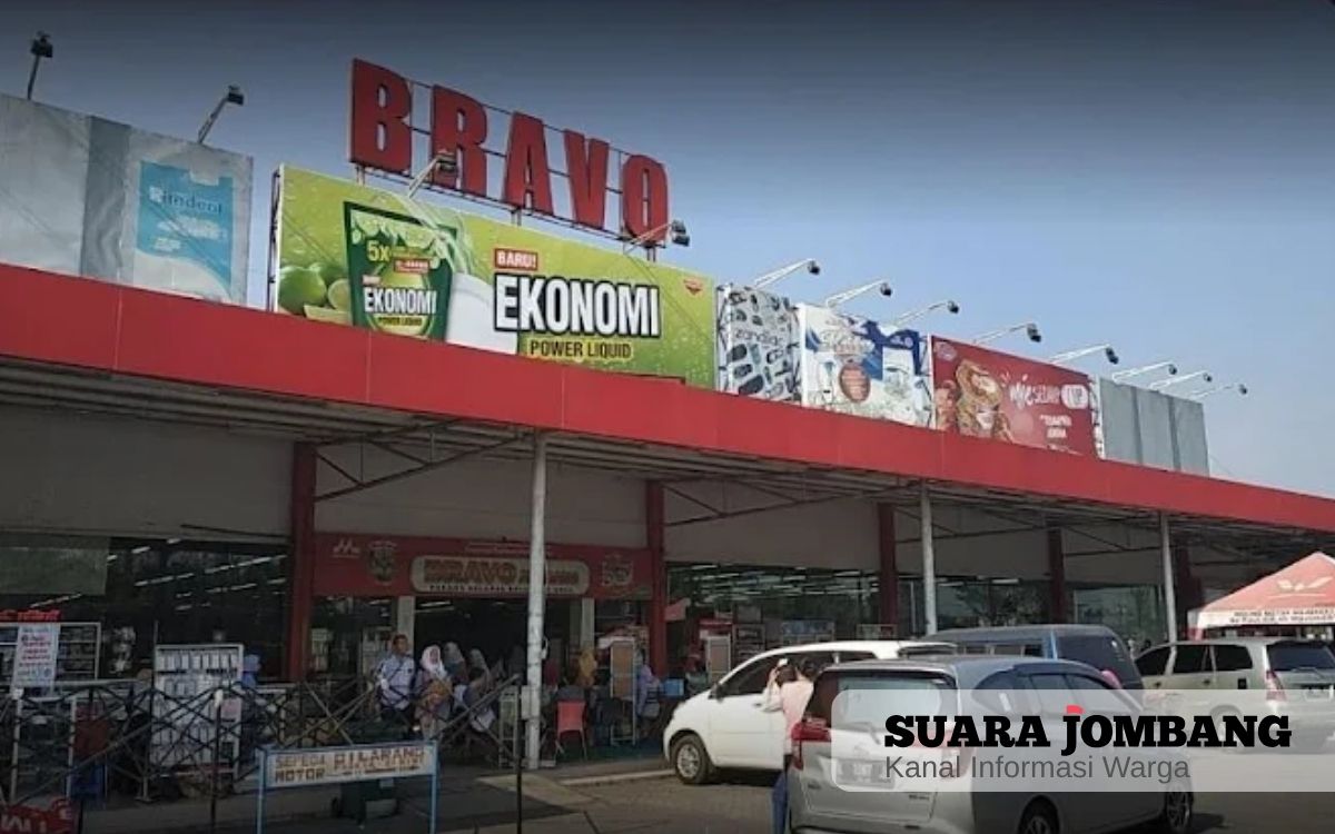 Tampak Depan Bravo Supermarket Jombang